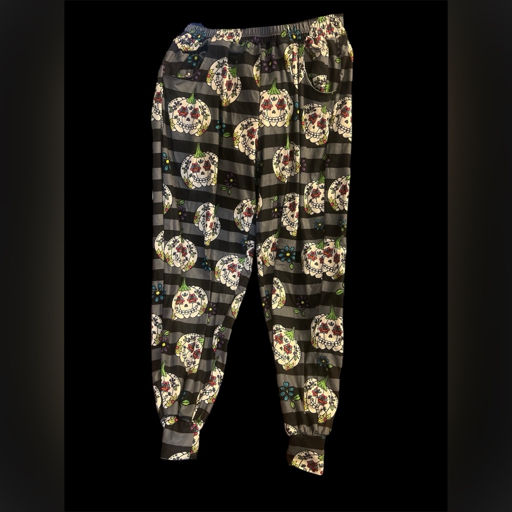 Sugar skulls joggers with pockets